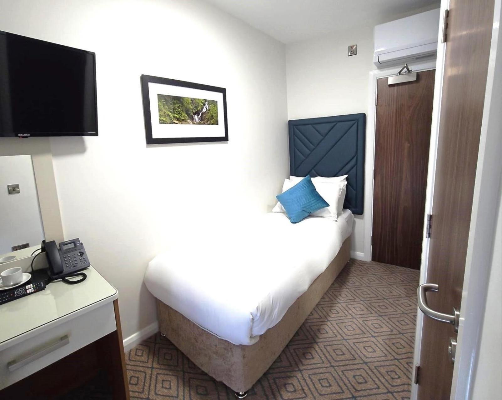 The Bailie, Main St Bailieborough, A82t6c6 Hotel